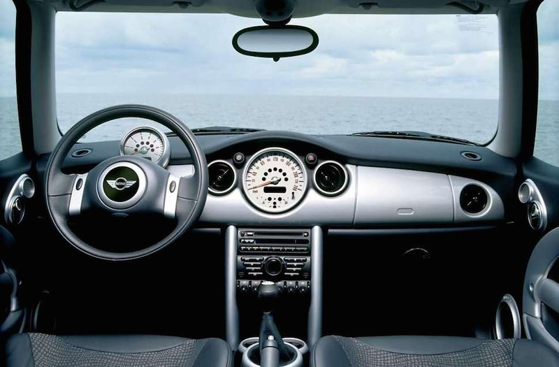 Illustration for article titled The Ten Most Infuriating Car Interiors Ever Made